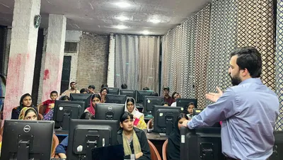 Mentor-led training session in the TechHub computer lab